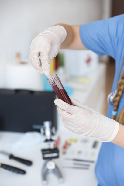 大连助孕机构多少钱：低烧13天，血液检查都在正常范围内。